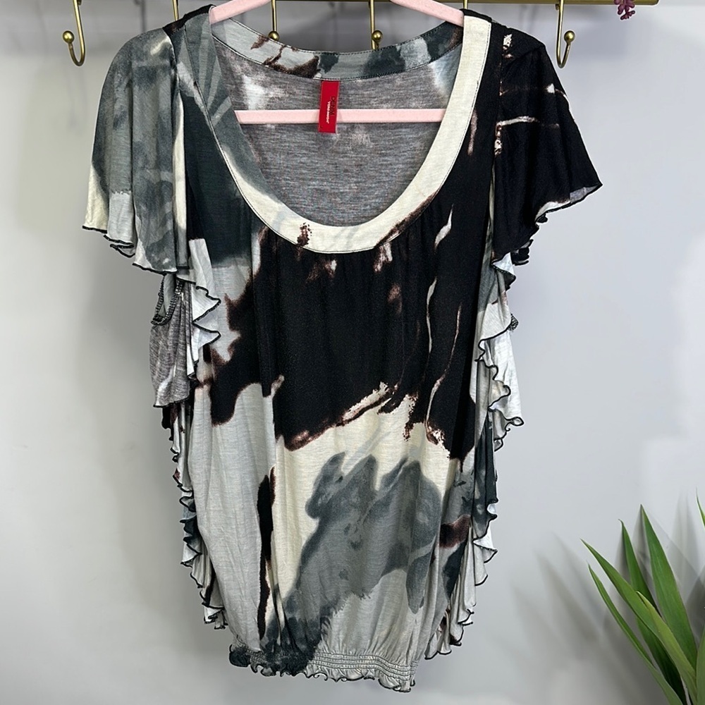 Vero Moda Black and Gray Ruffled Blouse with Cap Sleeves